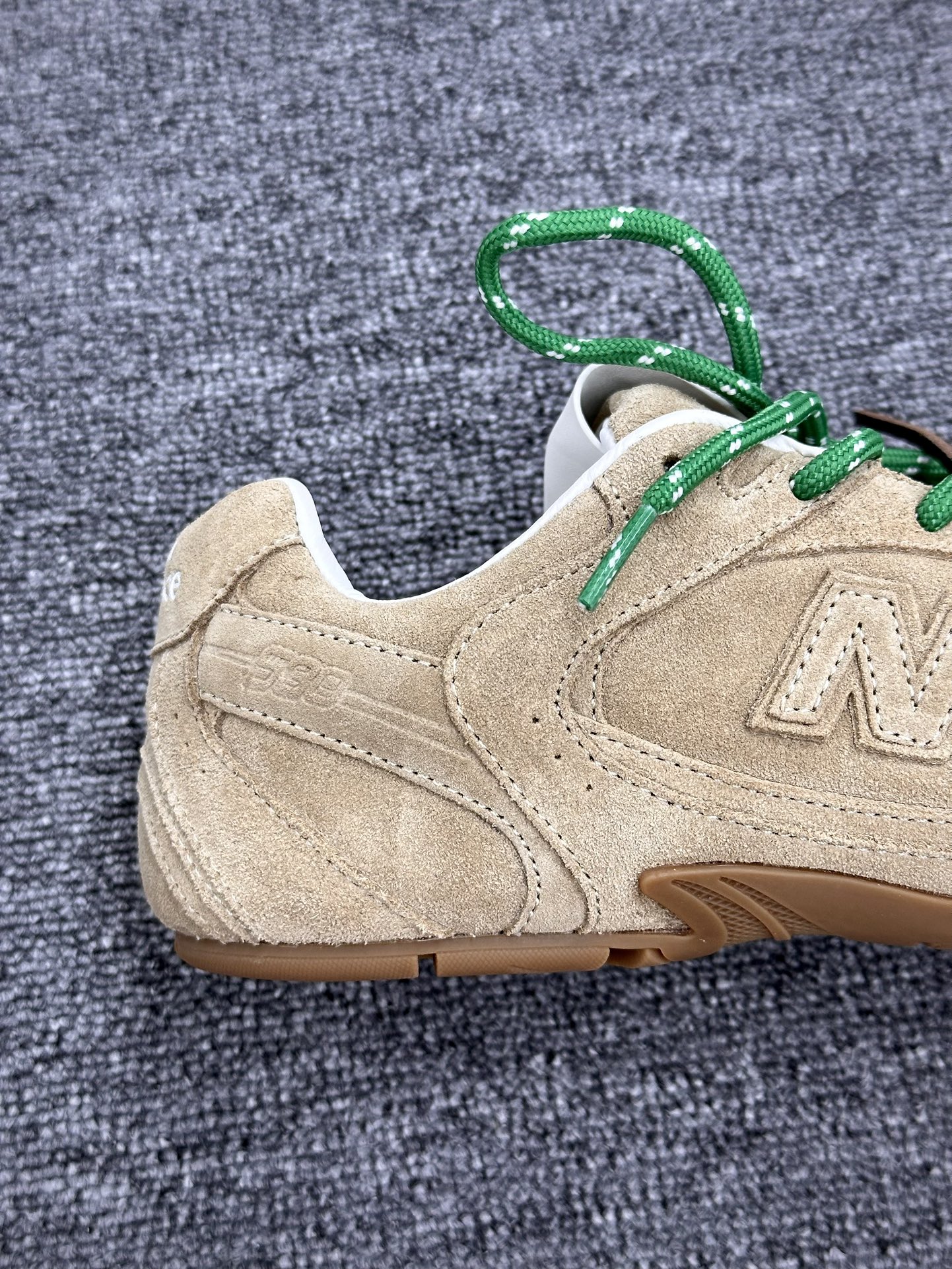 缪缪Miu Miu x NB新百伦New Balance 530 SL系列低帮慢跑鞋“联名驼棕绿鞋带”5E165E_Z5O_F0379_F_D005