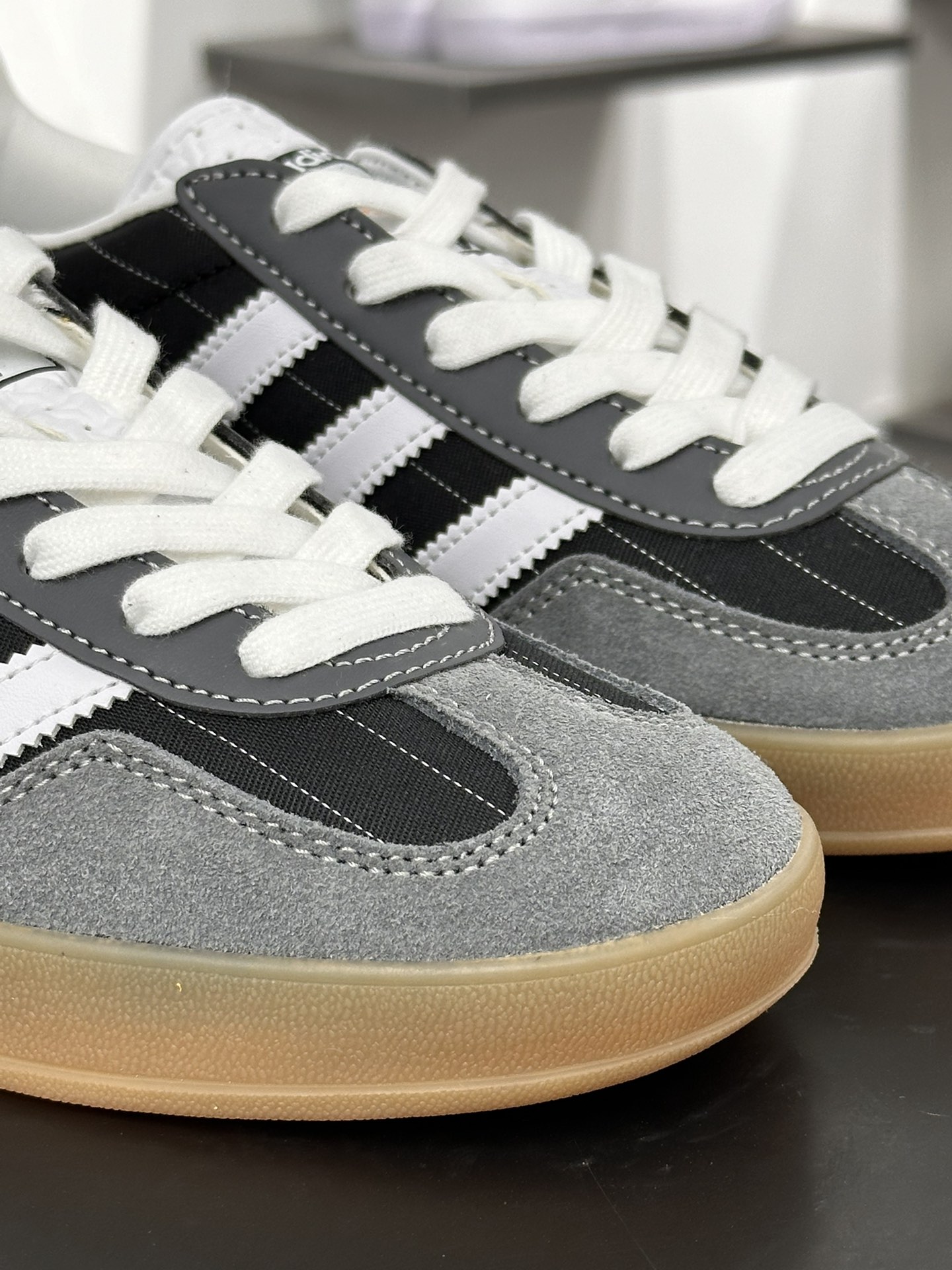 阿迪达斯Adidas Gazelle Indoor Trainers”Olympic Black”羚羊板鞋“奥运条纹黑灰白黄生胶底”IF9642