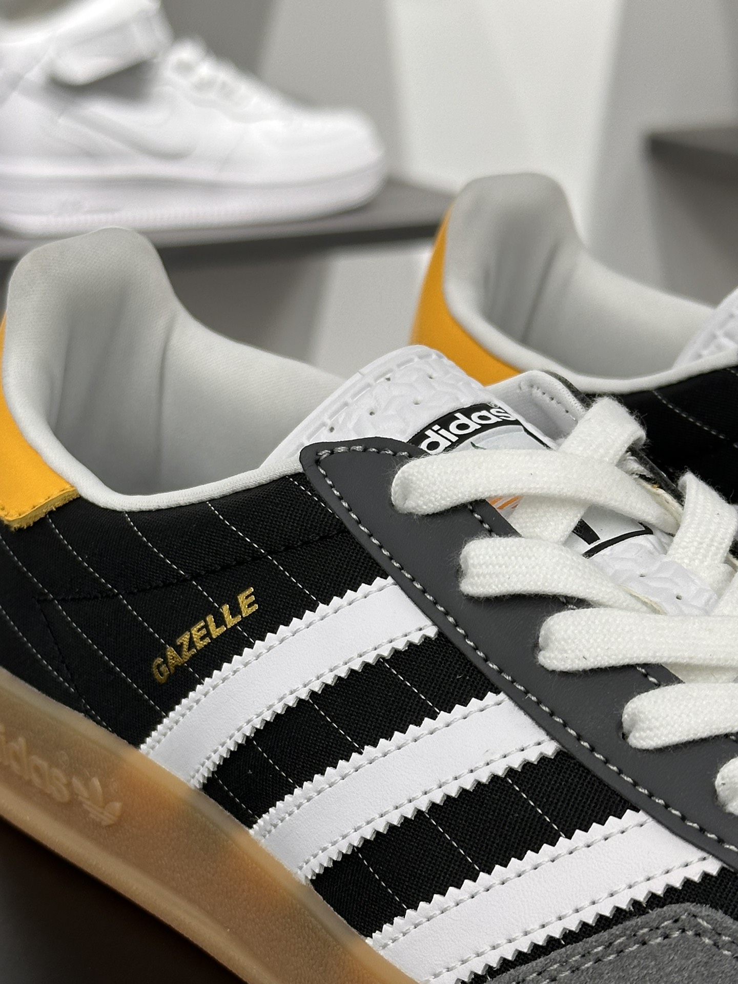 阿迪达斯Adidas Gazelle Indoor Trainers”Olympic Black”羚羊板鞋“奥运条纹黑灰白黄生胶底”IF9642