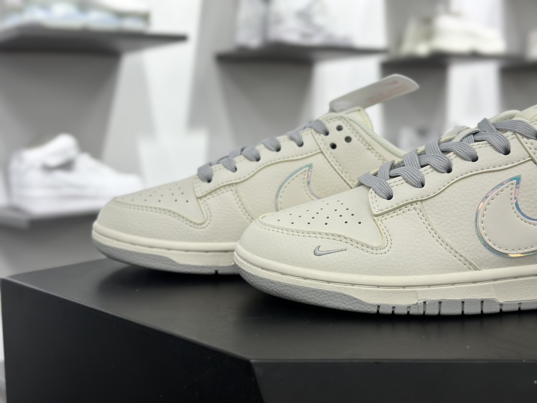 Stussy x Nike By You SB Dunk Low Retro SP扣篮系列低帮板鞋“米白浅灰图西刺绣炫彩叠钩”XY1688-002