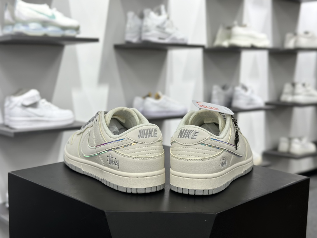 Stussy x Nike By You SB Dunk Low Retro SP扣篮系列低帮板鞋“米白浅灰图西刺绣炫彩叠钩”XY1688-002