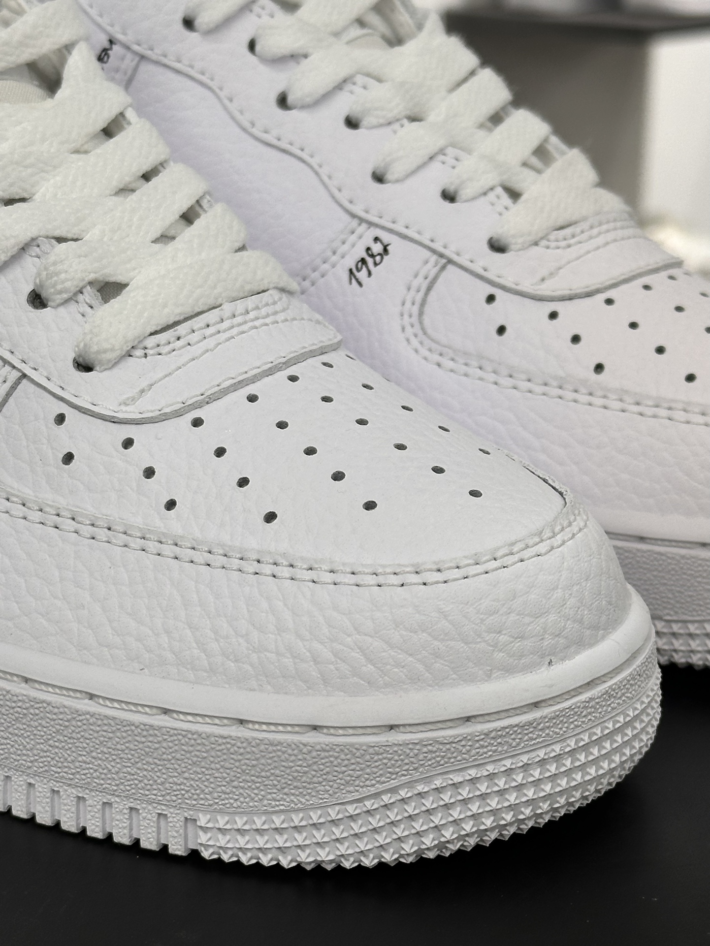 耐克Nike Air Force 1 '07 Low”Sketch/White Black”空军一号板鞋“皮革白黑手稿涂鸦钩子”CW7581-101