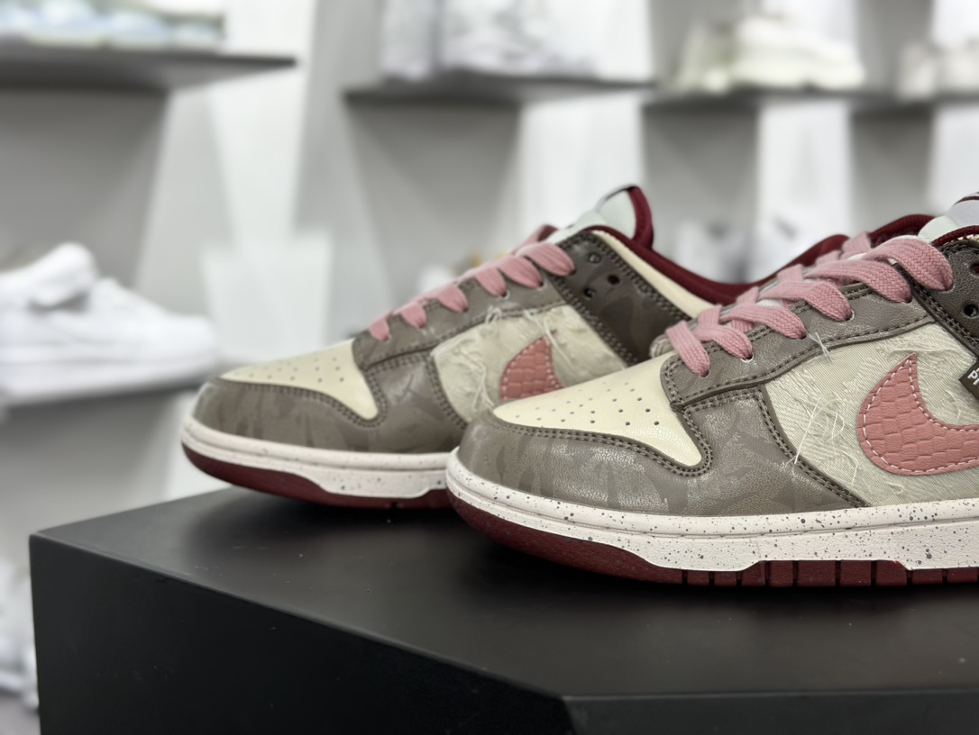 耐克Nike SB Dunk Low”Pioneer Knight”扣篮系列低帮板鞋“粉尘褐拓荒骑士涂鸦”DD1391-601