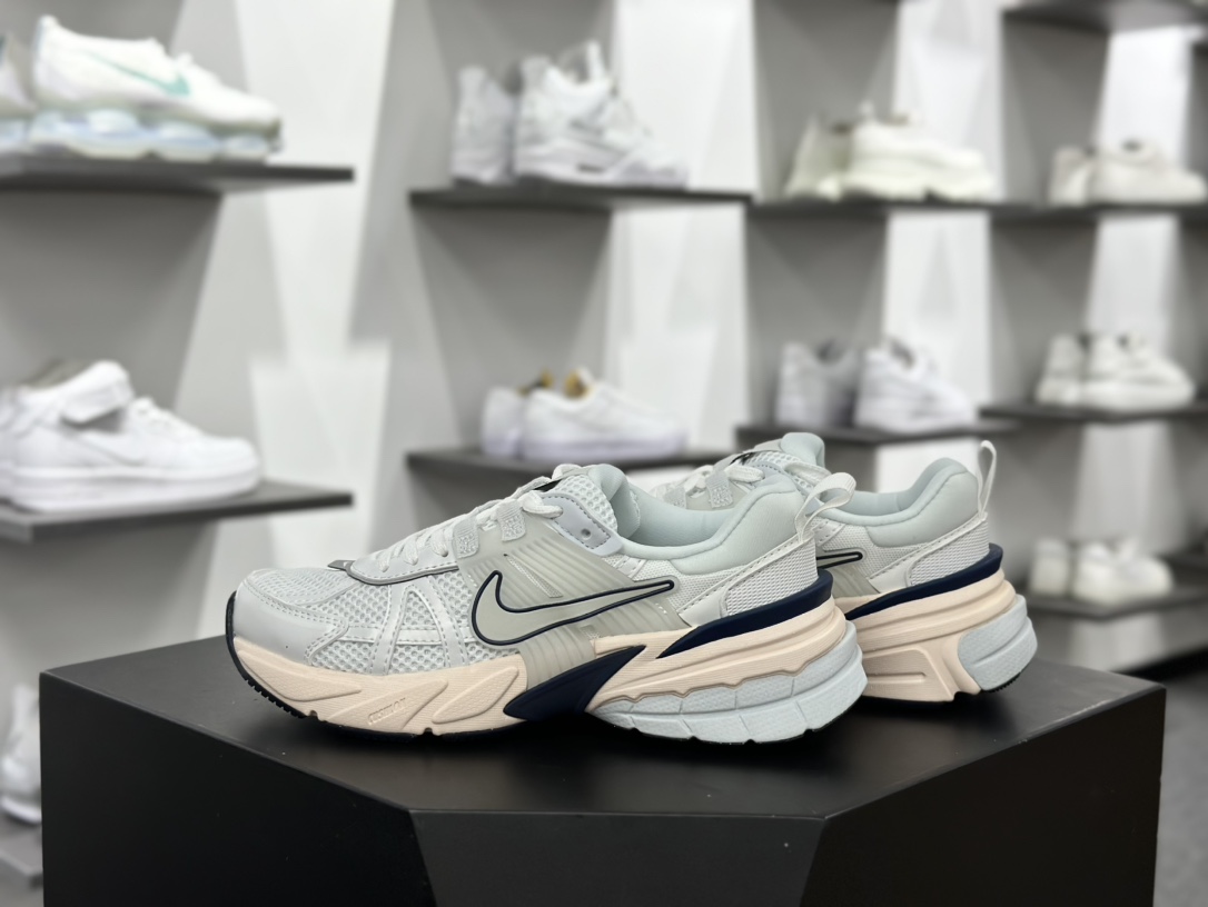 Nike Wmns V2K Runtekk Low”White Grey Navy”复古潮慢跑鞋“白灰脏蓝”FD0736-102