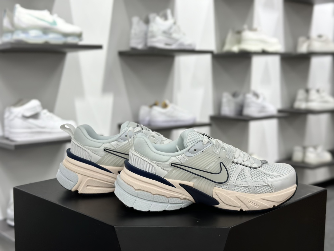 Nike Wmns V2K Runtekk Low”White Grey Navy”复古潮慢跑鞋“白灰脏蓝”FD0736-102