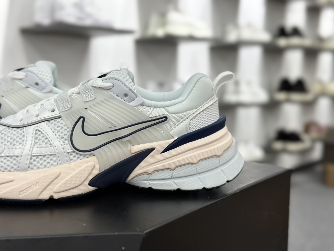 Nike Wmns V2K Runtekk Low”White Grey Navy”复古潮慢跑鞋“白灰脏蓝”FD0736-102