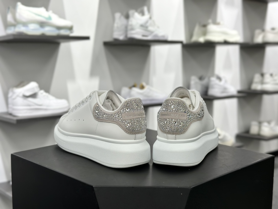 麦昆Alexander McQueen Oversized Sneakers 低帮时装板鞋“皮革白银彩闪粉尾”718239 WIDJ 48813