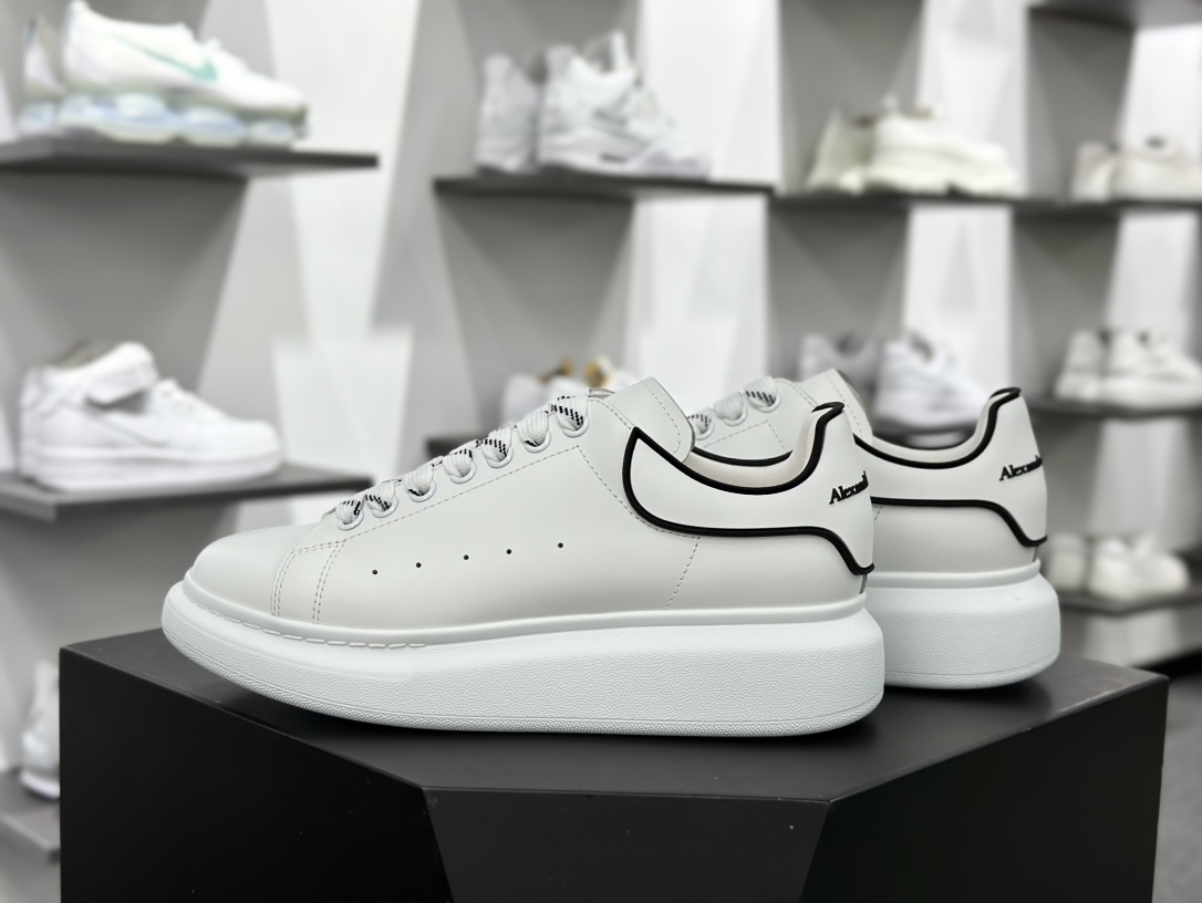 麦昆Alexander McQueen Oversized Sneakers 低帮时装厚底休闲运动小白板鞋“皮革白黑白RB胶片尾”553770WHGP790 9062