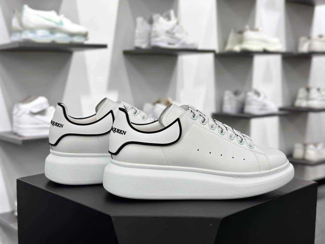 麦昆Alexander McQueen Oversized Sneakers 低帮时装厚底休闲运动小白板鞋“皮革白黑白RB胶片尾”553770WHGP790 9062