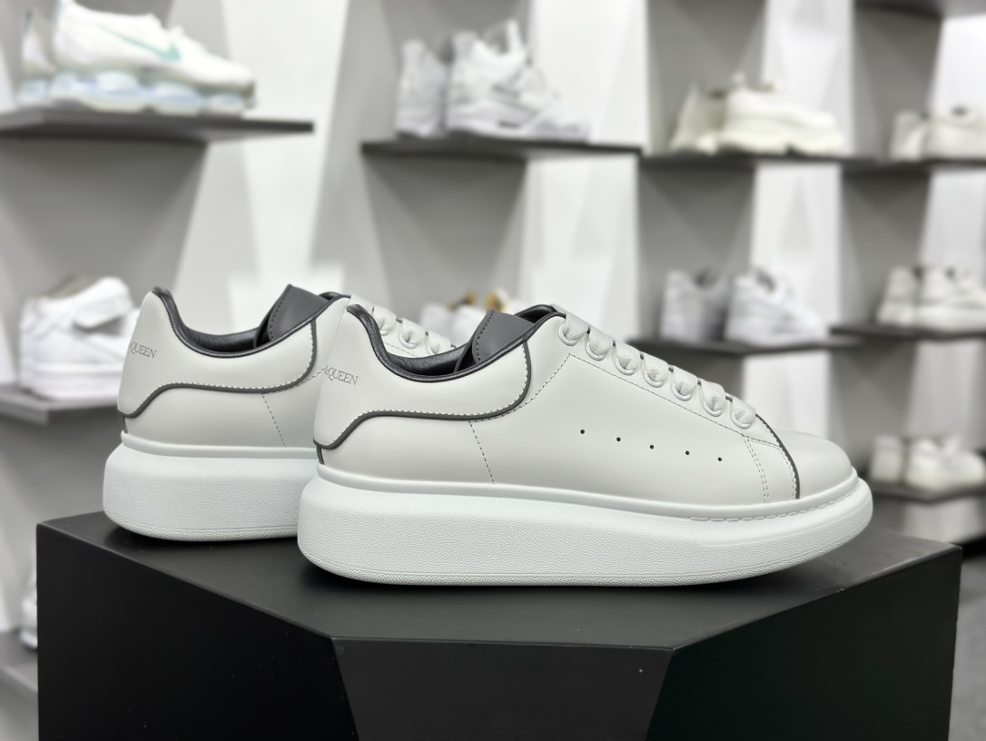 麦昆Alexander McQueen Oversized Sneakers 低帮时装板鞋“皮革白银3M反光边”462214 WHGP7 9384