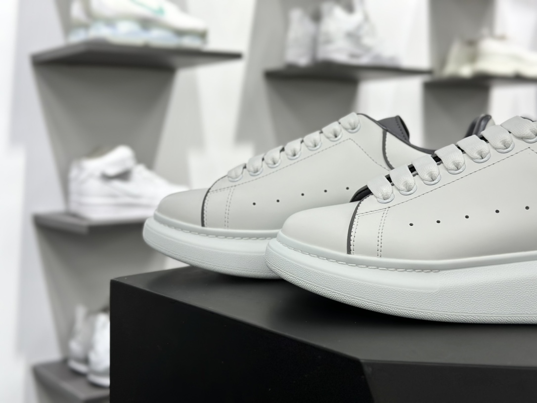 麦昆Alexander McQueen Oversized Sneakers 低帮时装板鞋“皮革白银3M反光边”462214 WHGP7 9384