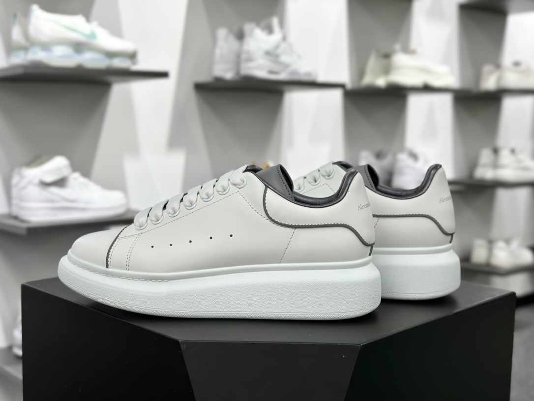 麦昆Alexander McQueen Oversized Sneakers 低帮时装板鞋“皮革白银3M反光边”462214 WHGP7 9384