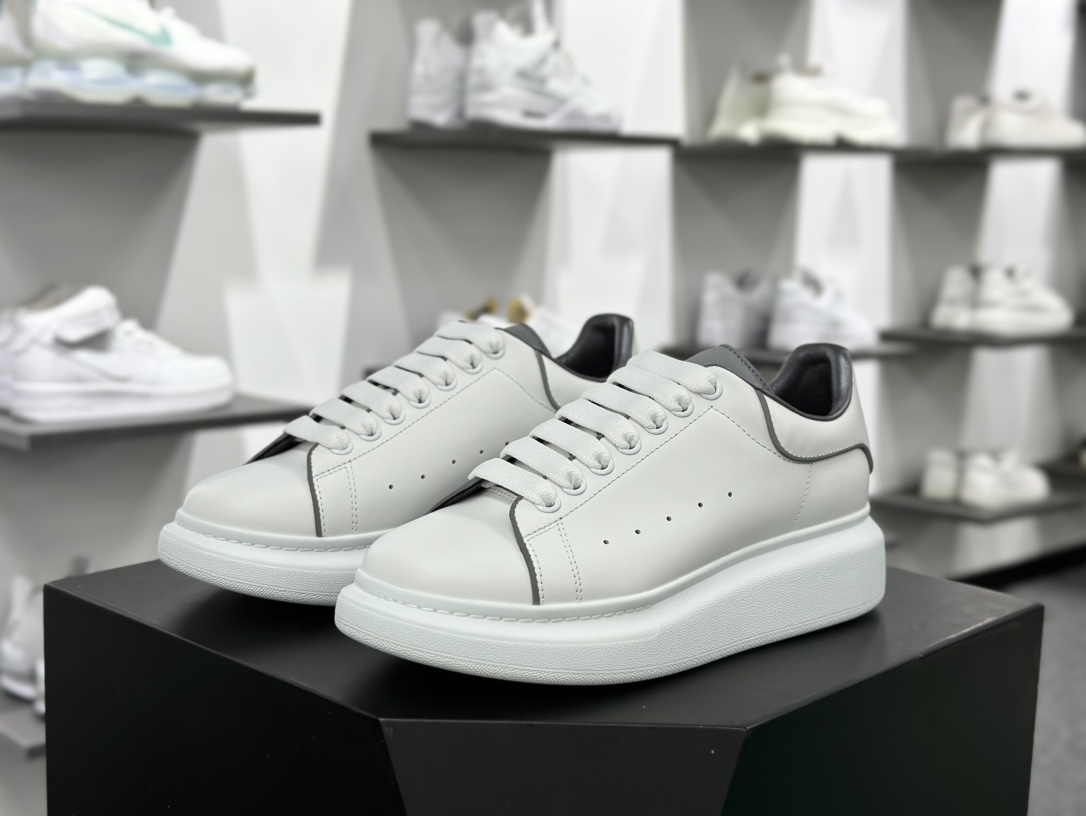 麦昆Alexander McQueen Oversized Sneakers 低帮时装板鞋“皮革白银3M反光边”462214 WHGP7 9384