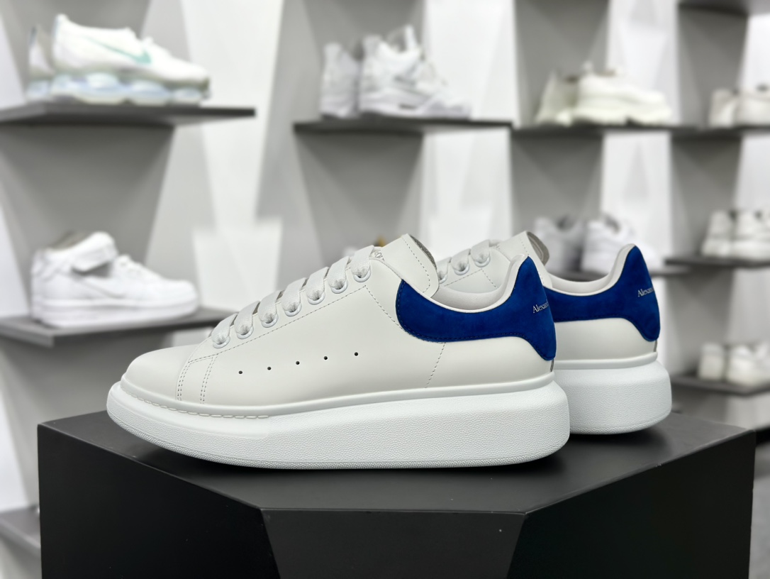 麦昆Alexander McQueen Oversized Sneakers 低帮时装板鞋“皮革白麂皮海军蓝尾”462214 WHGP7 9387