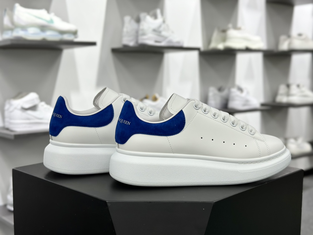 麦昆Alexander McQueen Oversized Sneakers 低帮时装板鞋“皮革白麂皮海军蓝尾”462214 WHGP7 9387