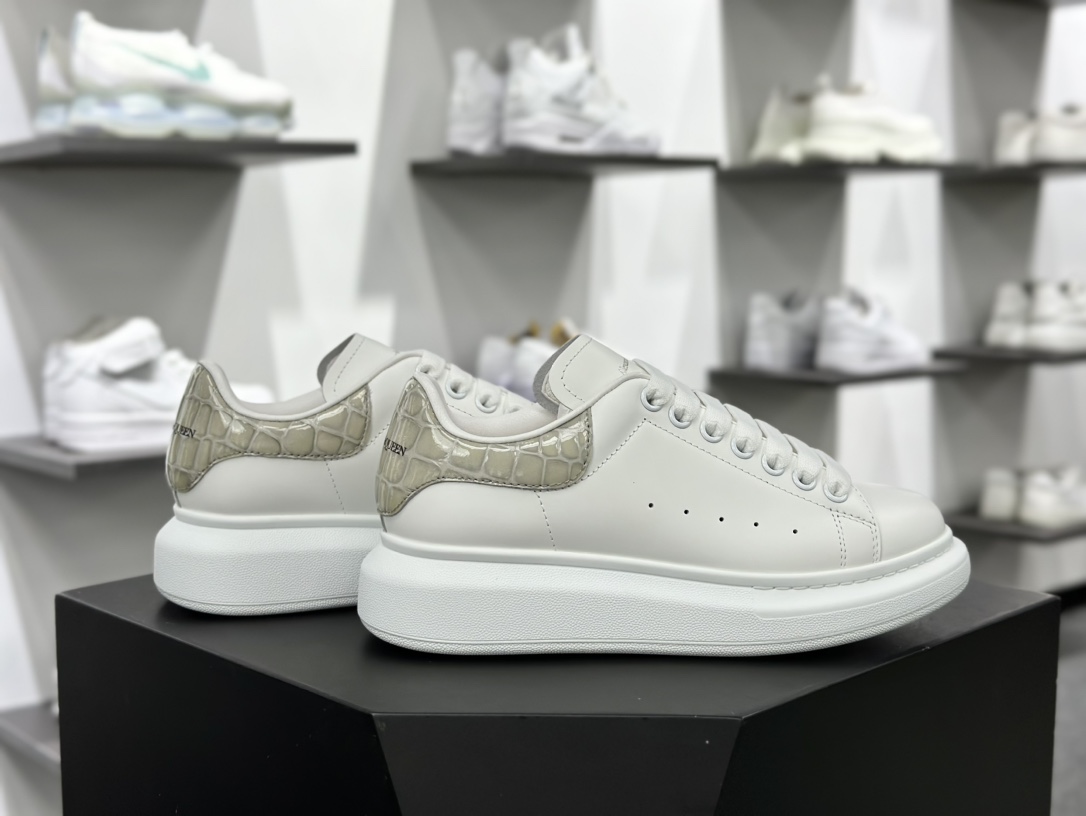 麦昆Alexander McQueen Oversized Sneakers 低帮时装厚底休闲运动小白板鞋