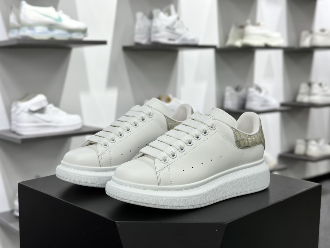 麦昆Alexander McQueen Oversized Sneakers 低帮时装厚底休闲运动小白板鞋