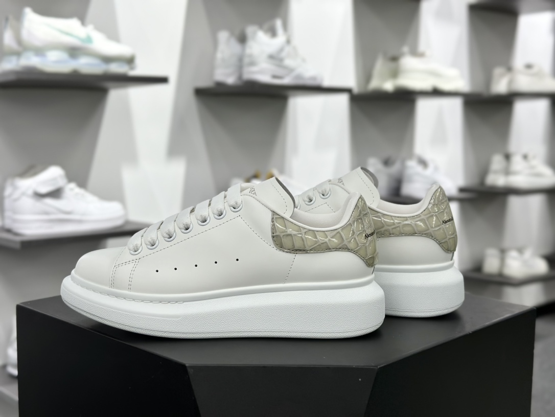 麦昆Alexander McQueen Oversized Sneakers 低帮时装厚底休闲运动小白板鞋