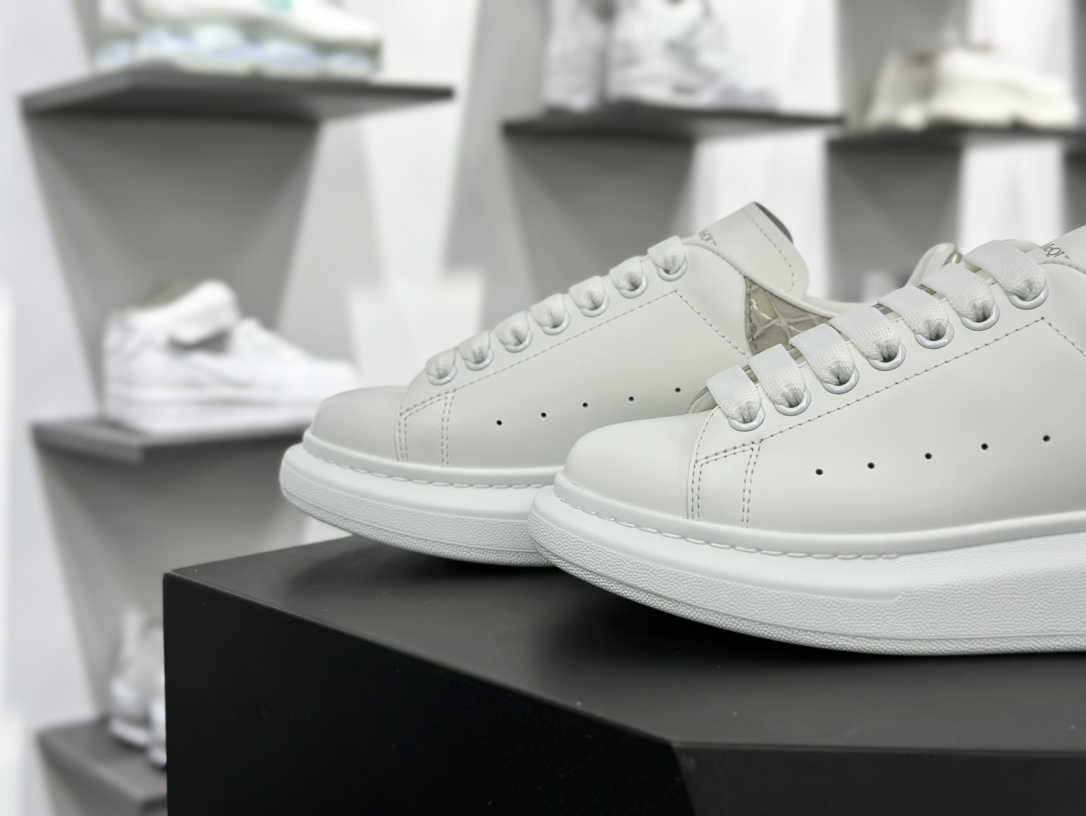 麦昆Alexander McQueen Oversized Sneakers 低帮时装厚底休闲运动小白板鞋