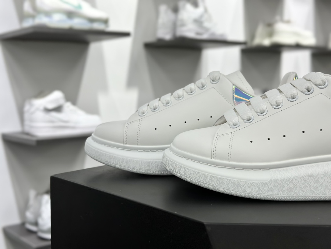 麦昆Alexander McQueen Oversized Sneakers 低帮时装厚底休闲运动小白板鞋462214 WHGP7 9378