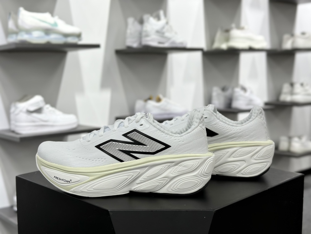 NB新百伦New Balance Fresh Foam X More V5 莫尔V5系列低帮慢跑鞋“网织白黑”MMORLY5