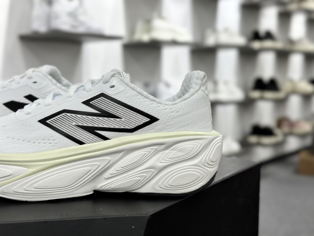 NB新百伦New Balance Fresh Foam X More V5 莫尔V5系列低帮慢跑鞋“网织白黑”MMORLY5