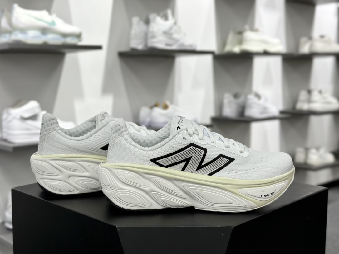 NB新百伦New Balance Fresh Foam X More V5 莫尔V5系列低帮慢跑鞋“网织白黑”MMORLY5