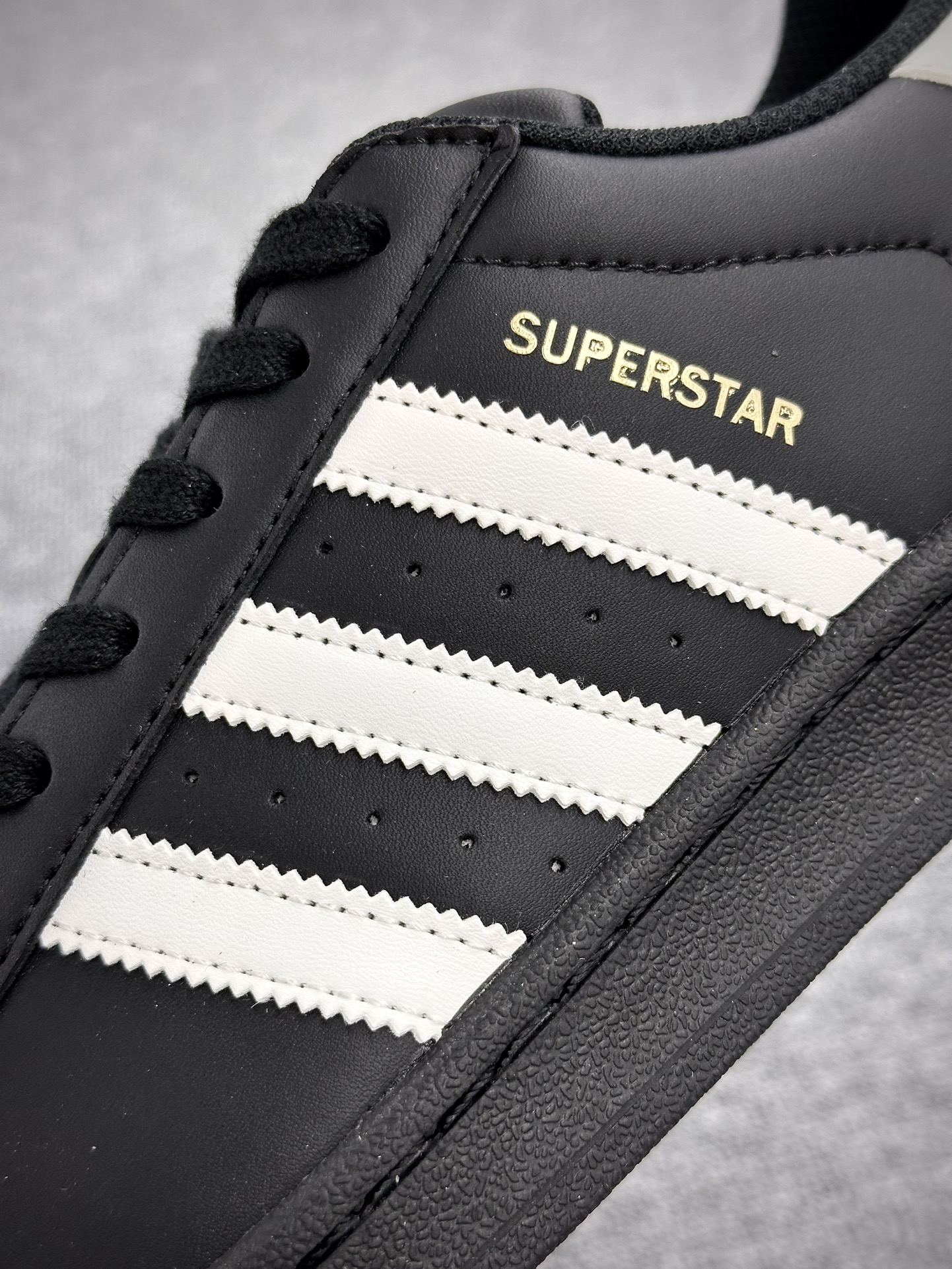 阿迪达斯/三叶草Adidas Originals Superstar”Black/White”经典贝壳头板鞋“19旧版黑白金标”B27140