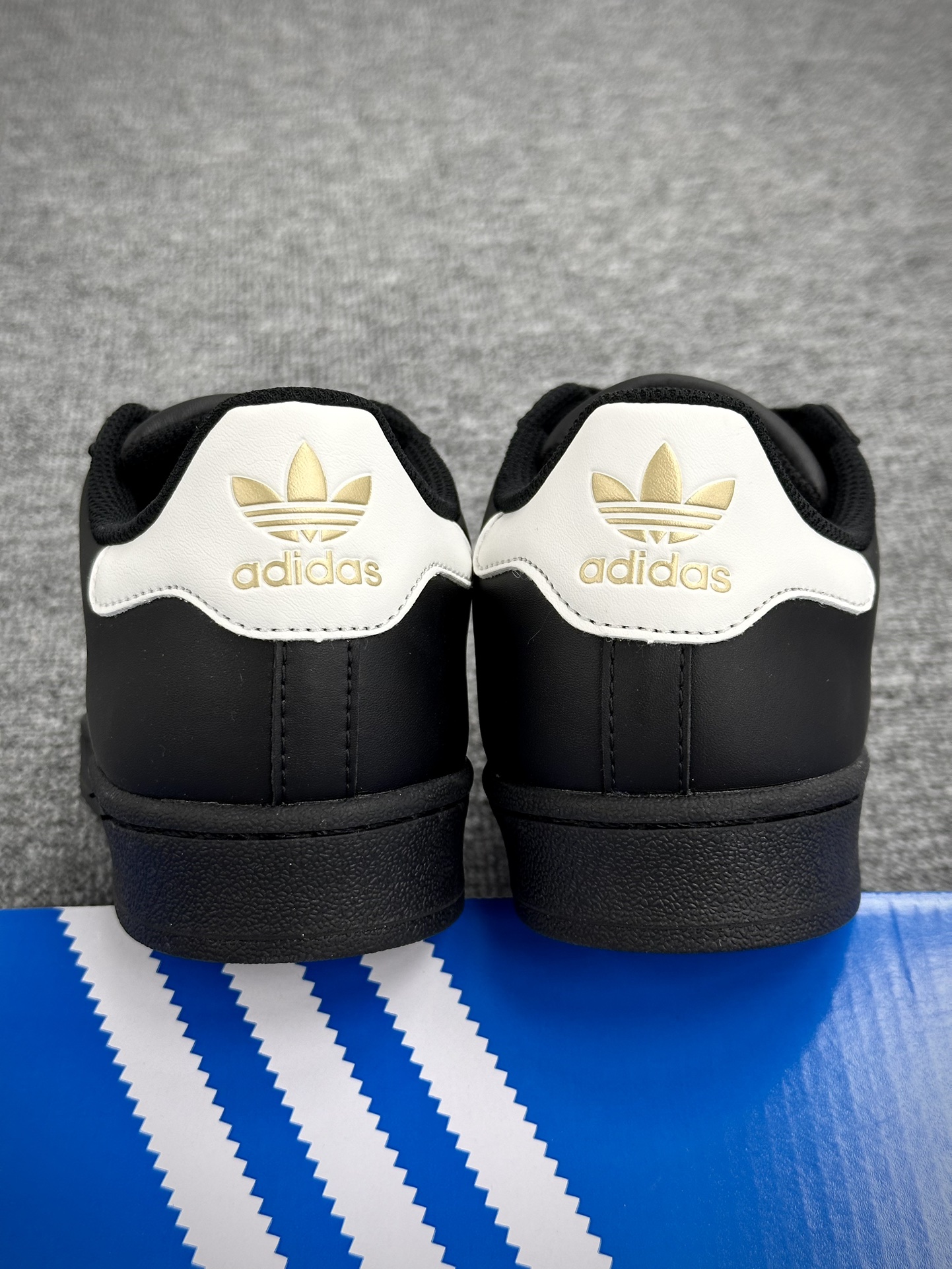 阿迪达斯/三叶草Adidas Originals Superstar”Black/White”经典贝壳头板鞋“19旧版黑白金标”B27140