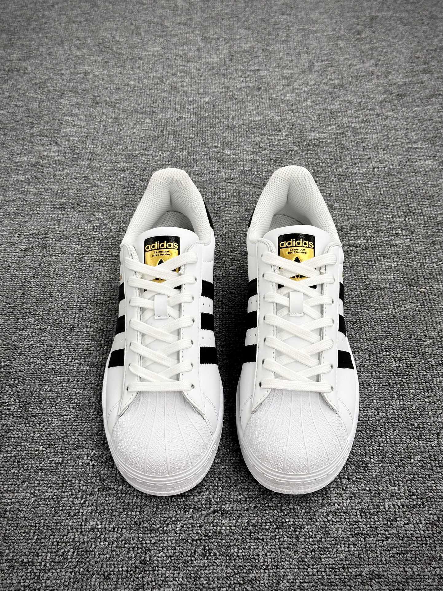 阿迪达斯/三叶草Adidas Originals Superstar”All White”经典板鞋“20版皮革白黑金标”EG4958