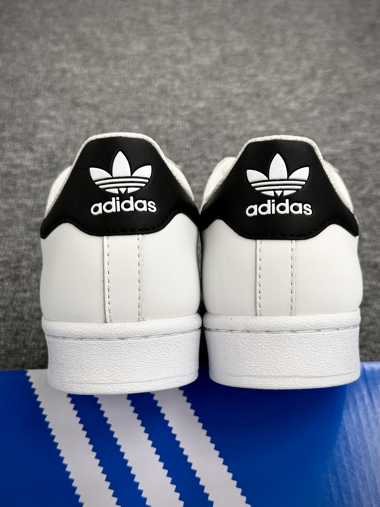 阿迪达斯/三叶草Adidas Originals Superstar”All White”经典板鞋“20版皮革白黑金标”EG4958