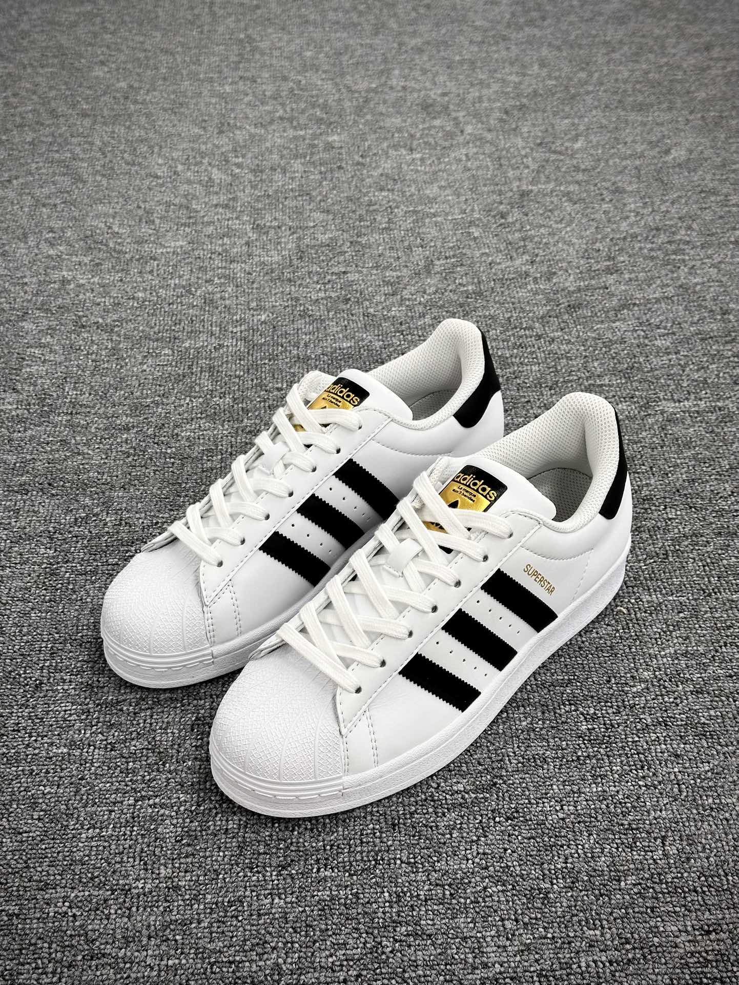 阿迪达斯/三叶草Adidas Originals Superstar”All White”经典板鞋“20版皮革白黑金标”EG4958