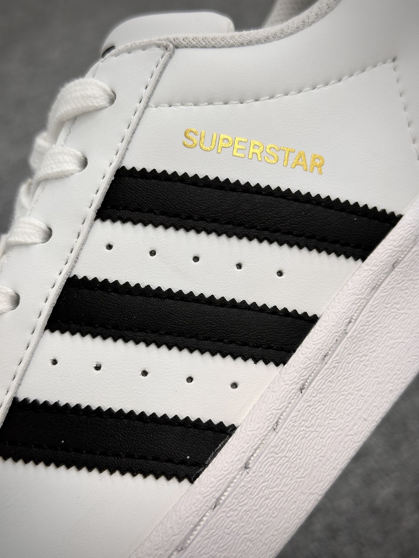 阿迪达斯/三叶草Adidas Originals Superstar”All White”经典板鞋“20版皮革白黑金标”EG4958