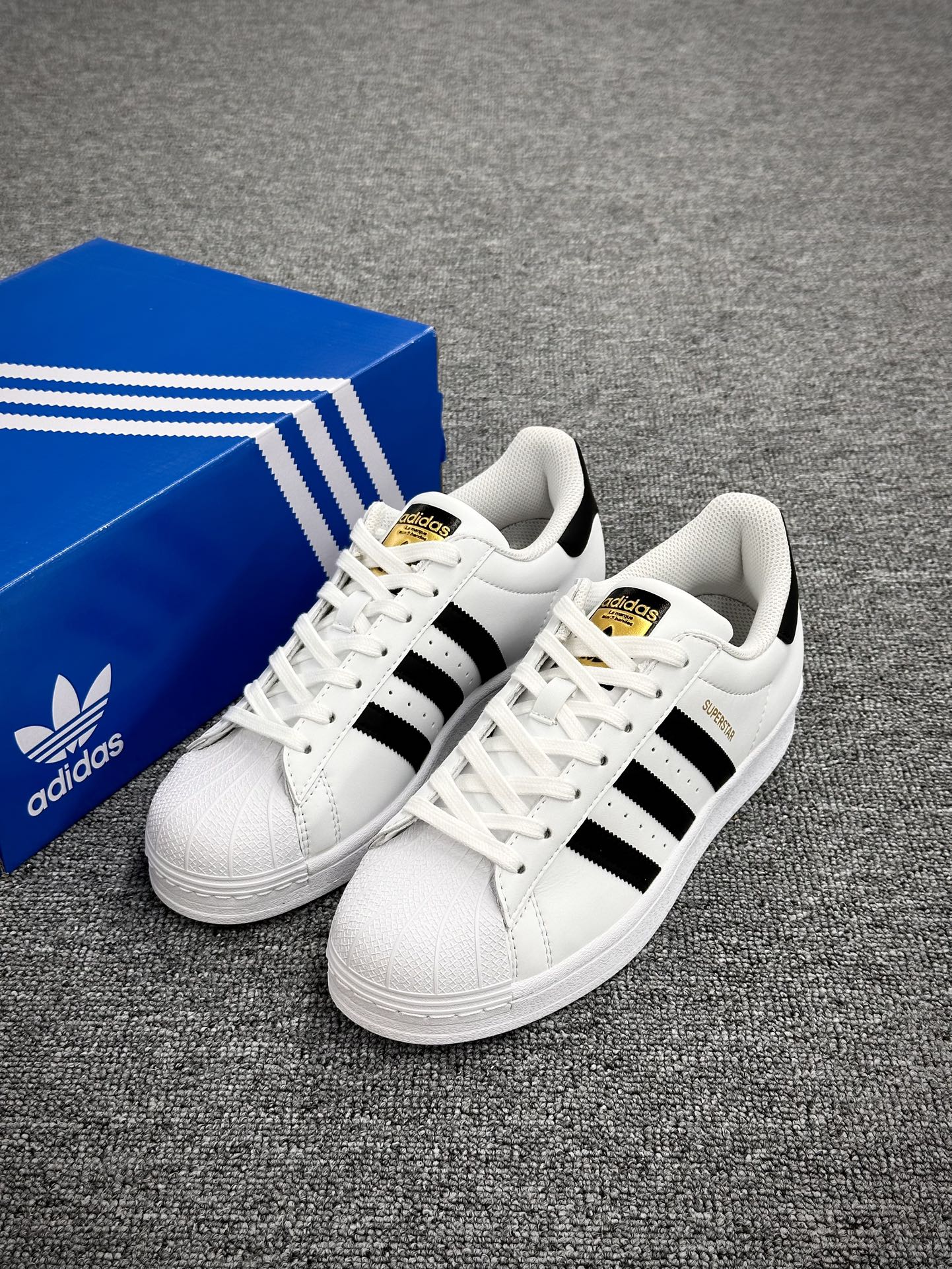 阿迪达斯/三叶草Adidas Originals Superstar”All White”经典板鞋“20版皮革白黑金标”EG4958