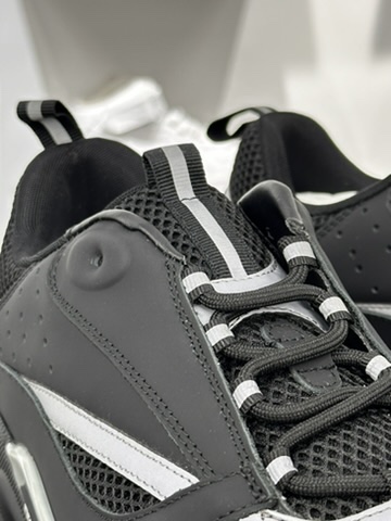 Dior Homme B22 Trainer Sneaker系列复古厚底老爹风休闲运动慢跑鞋“黑武士黑银”3SN231ZNG_H969