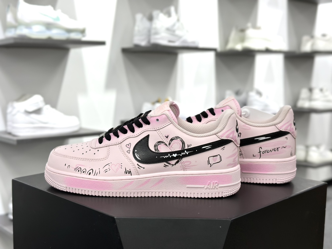 耐克Nike Air Force 1'07 Low”Love Graffiti”空军一号板鞋“浅粉黑彼岸情书涂鸦”CW2288-111