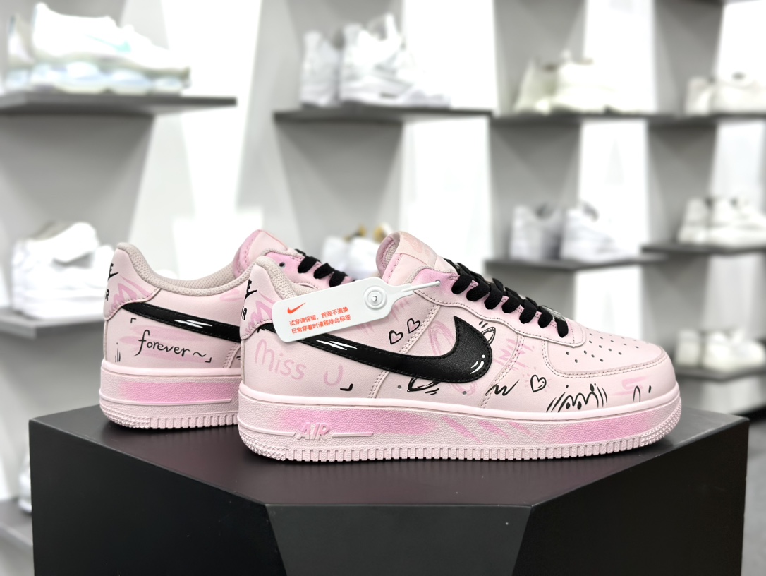 耐克Nike Air Force 1'07 Low”Love Graffiti”空军一号板鞋“浅粉黑彼岸情书涂鸦”CW2288-111