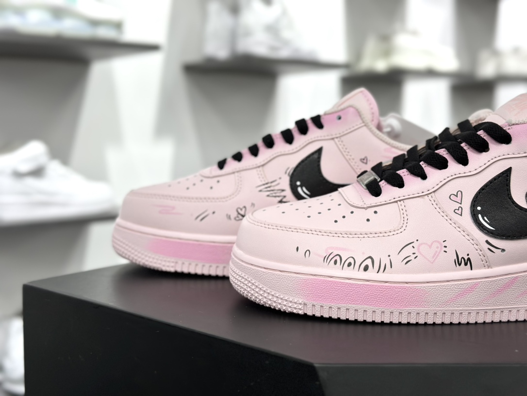 耐克Nike Air Force 1'07 Low”Love Graffiti”空军一号板鞋“浅粉黑彼岸情书涂鸦”CW2288-111