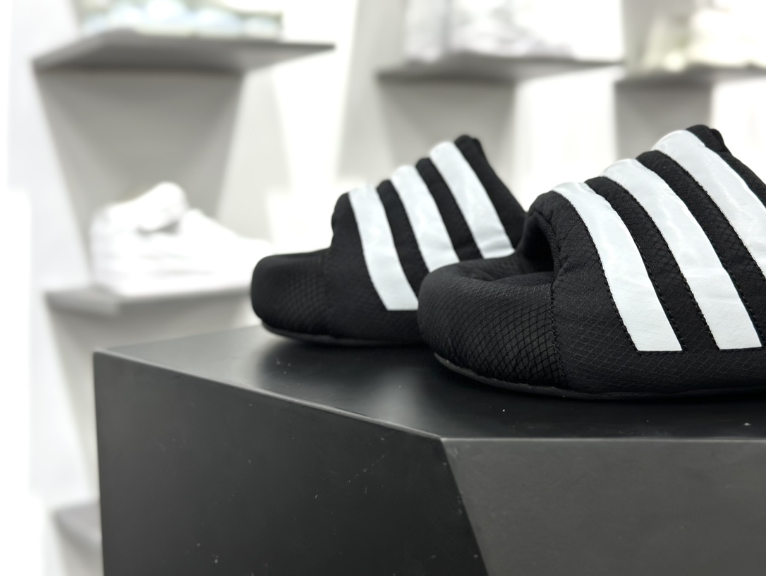 三叶草Adidas Originals Adilette Slide 2024”Black/White”运动拖鞋“皮革黑白云朵”IF9263