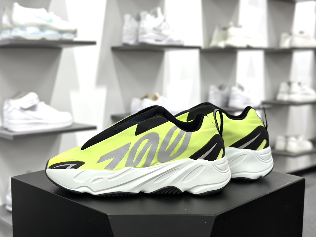 YEEZY BOOST 700 MNVN Laceless ”Phosphor” 系列 “柠檬黄”GY2055