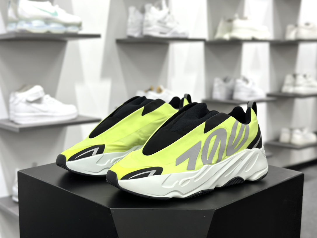 YEEZY BOOST 700 MNVN Laceless ”Phosphor” 系列 “柠檬黄”GY2055