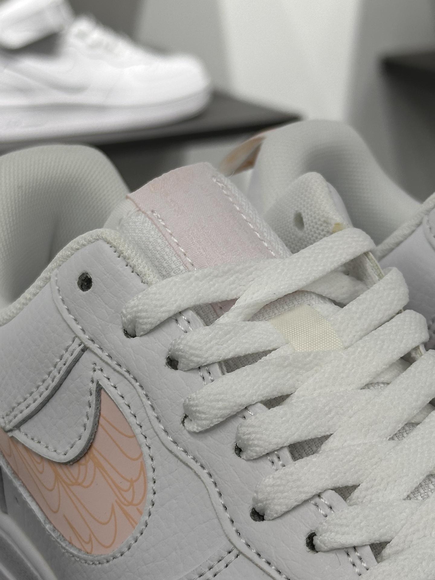 耐克Nike Air Force 1 ′07 LV8 Low Premium”Cut Out/White/Pink Mini Swoosh”空军一号板鞋“白樱花粉小双钩”FB8971-700