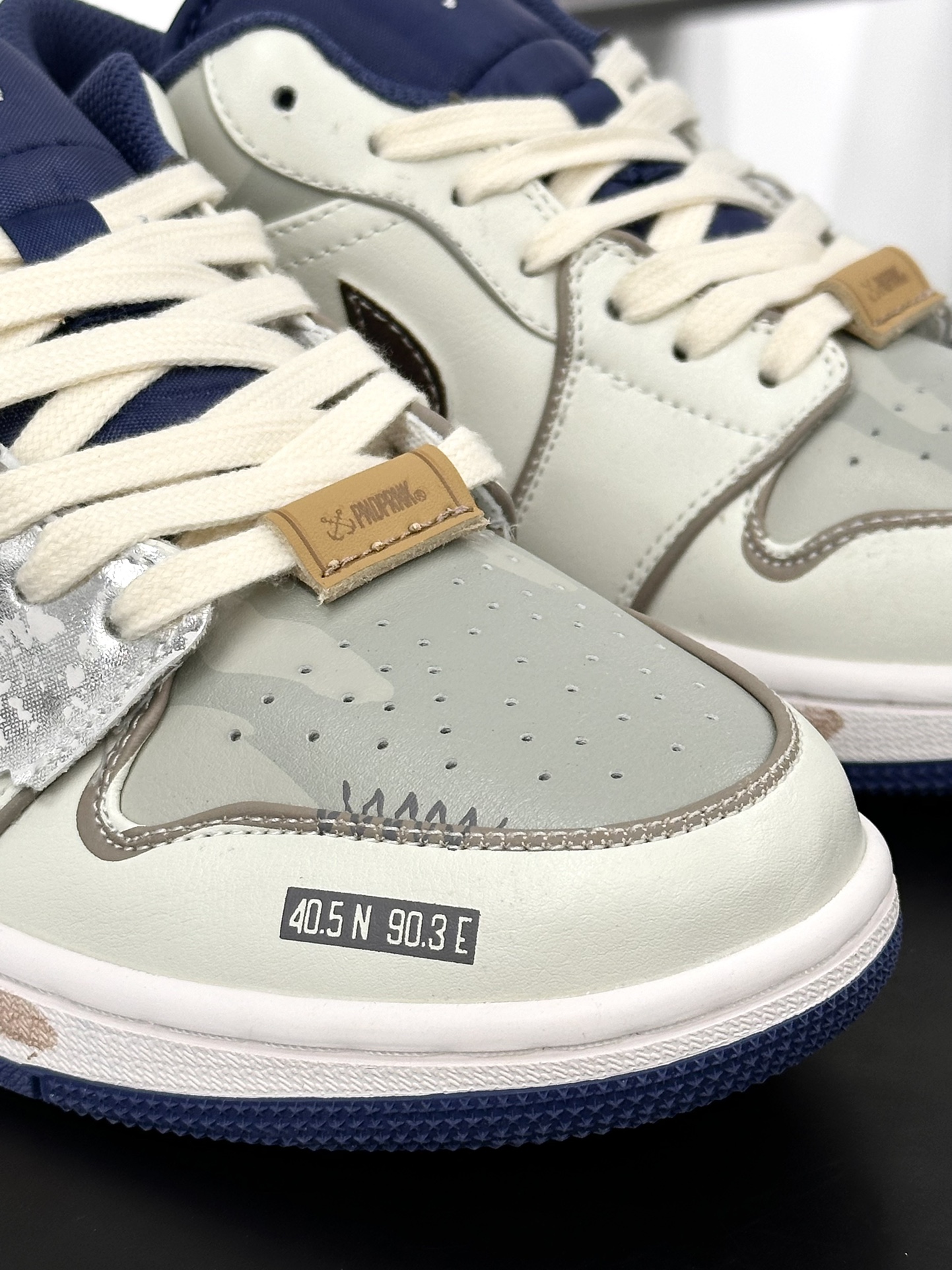 耐克Nike Air Jordan 1 Low”Wave Treading”AJ1乔丹一代低帮篮球鞋“米白蓝棕踏浪涂鸦”553558-414