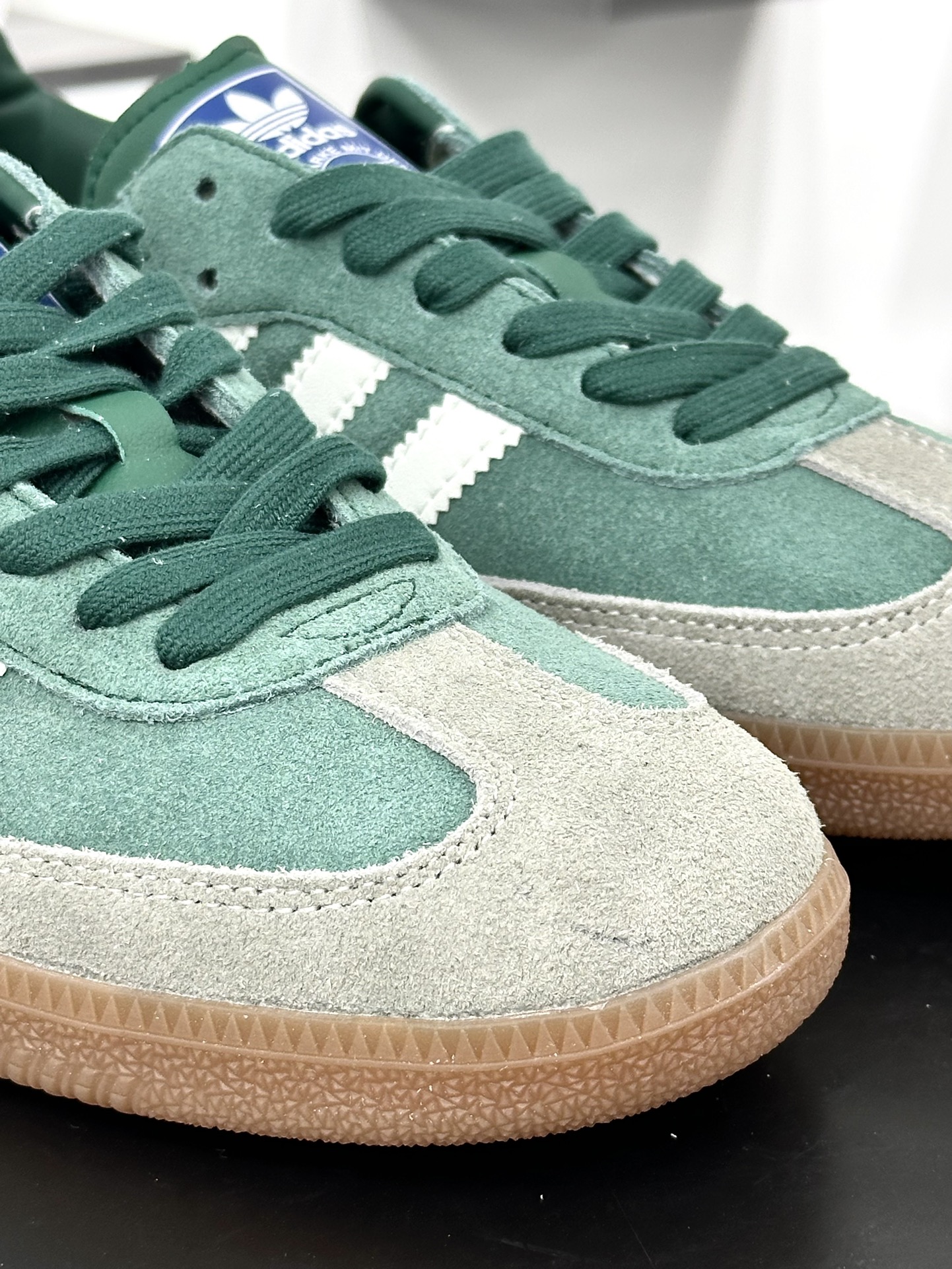 三叶草Adidas Originals Samba OG”Chalk Green”桑巴舞低帮休闲运动板鞋“翻毛绿深灰白生胶底”ID2054