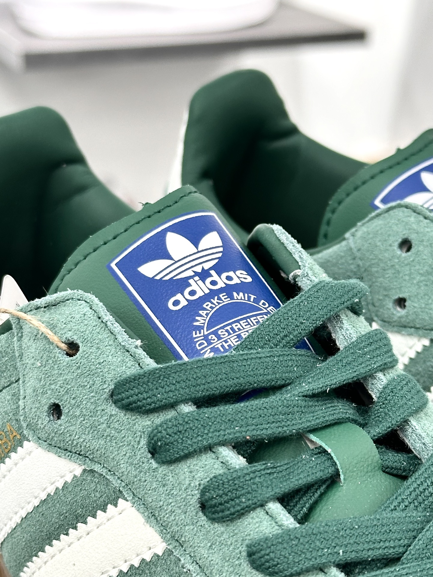 三叶草Adidas Originals Samba OG”Chalk Green”桑巴舞低帮休闲运动板鞋“翻毛绿深灰白生胶底”ID2054