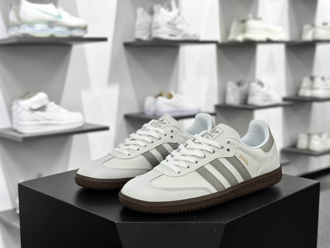 三叶草Adidas Originals Samba OG桑巴舞系列绅士德训足球风百搭低帮休闲运动板鞋“皮革米白雾灰焦糖底”JH6479