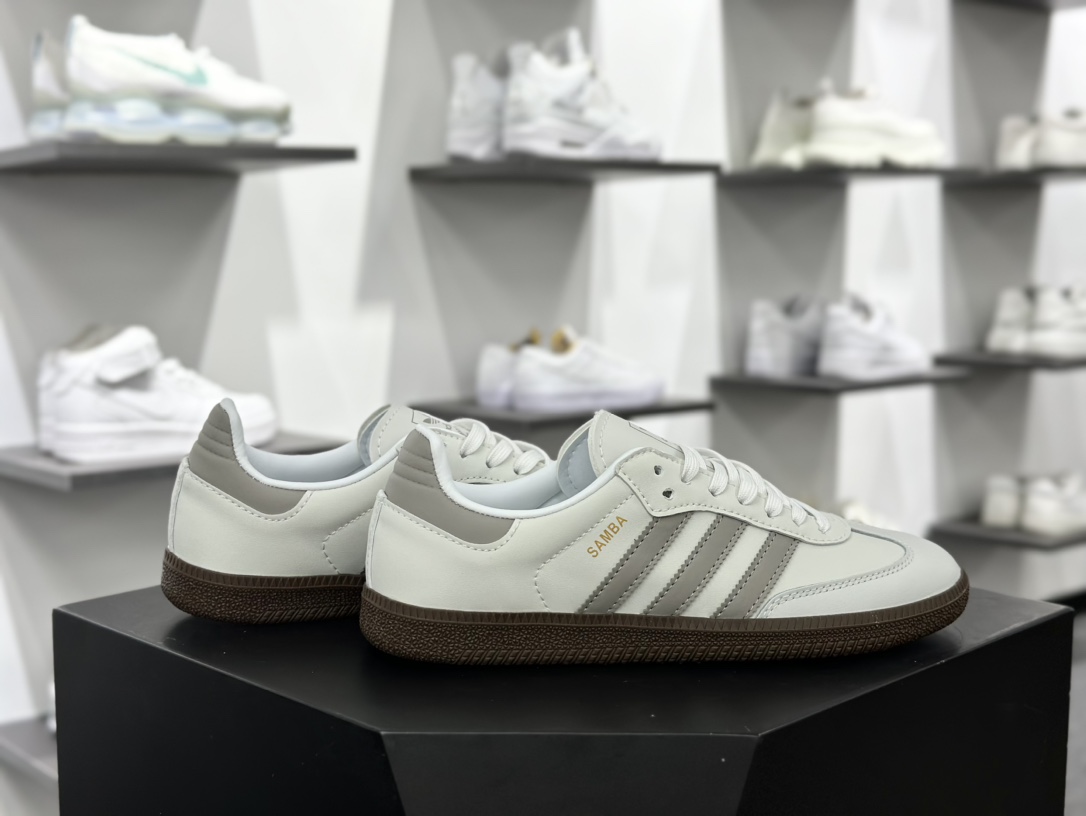 三叶草Adidas Originals Samba OG桑巴舞系列绅士德训足球风百搭低帮休闲运动板鞋“皮革米白雾灰焦糖底”JH6479