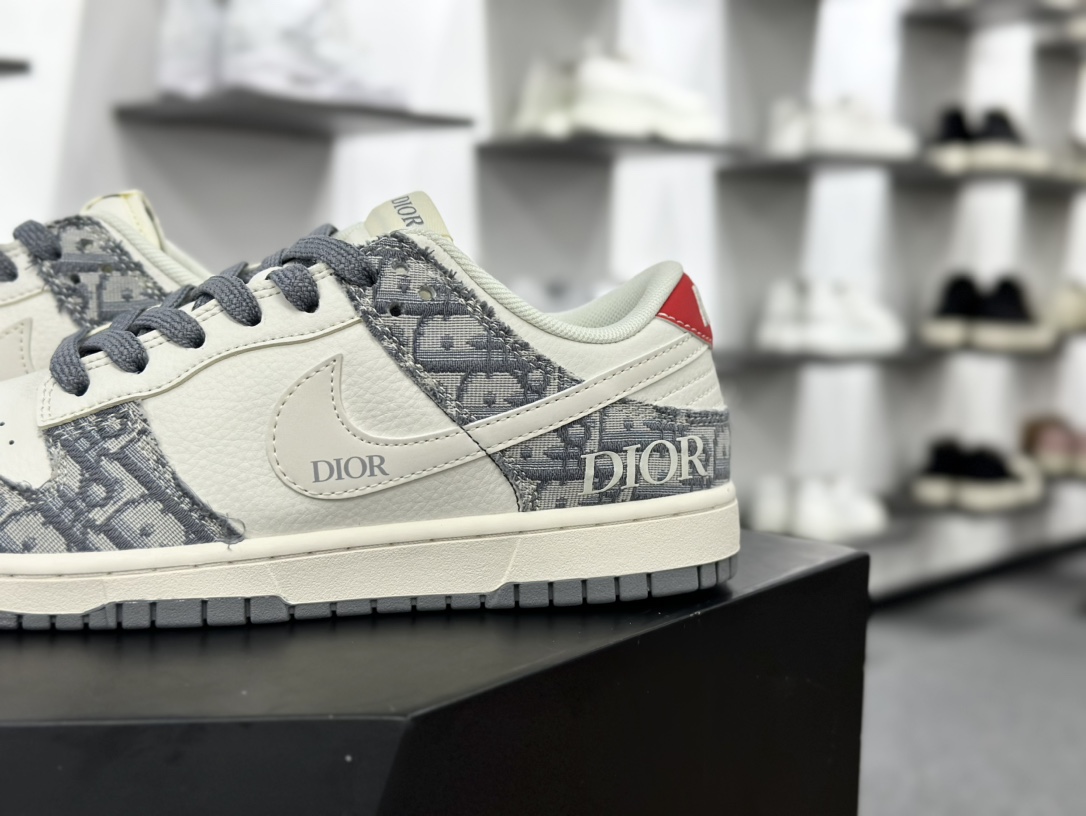 迪奥/Dior x Nike SB Dunk Low”Dior”扣篮滑板板鞋“联名米白深灰迪奥提花”XY1688-004