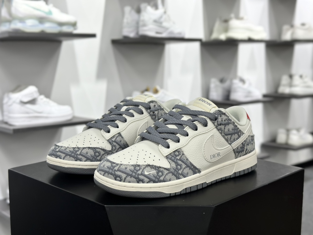 迪奥/Dior x Nike SB Dunk Low”Dior”扣篮滑板板鞋“联名米白深灰迪奥提花”XY1688-004