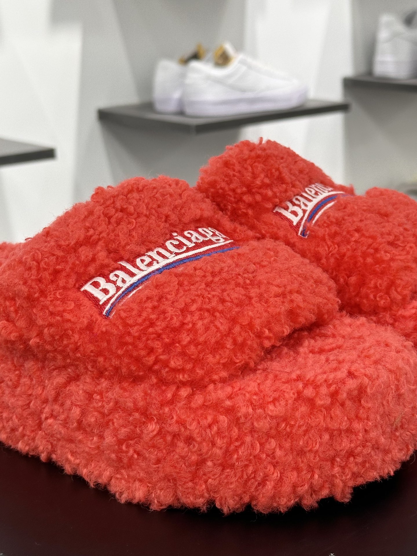 Balenciaga巴黎世家 Logo Pool Furry Slide毛茸茸系列毛绒女士复古厚底冬季拖鞋“羊绒大红色白红LOGO”654261W2DO16596